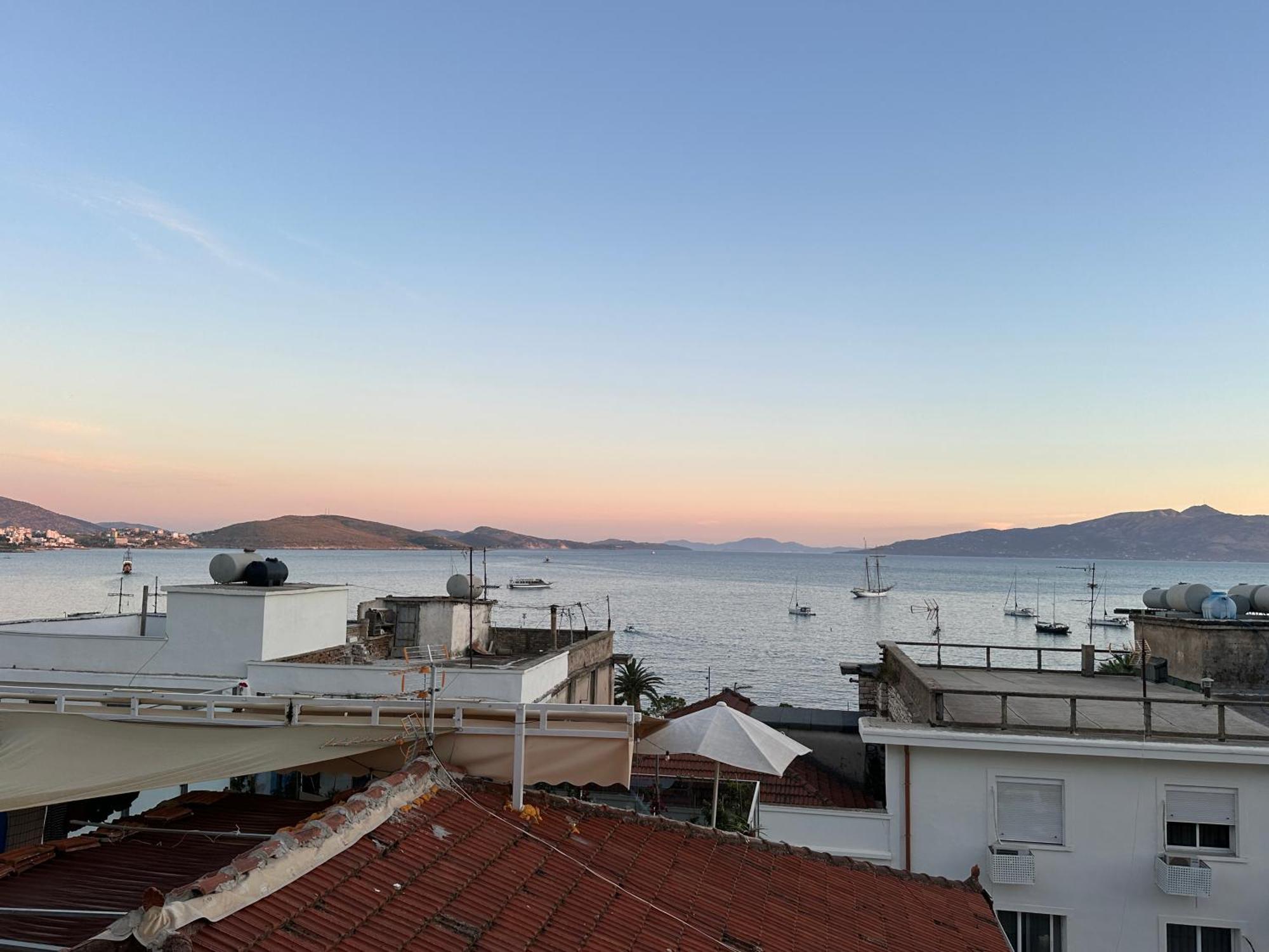City Center Apartment Saranda エクステリア 写真